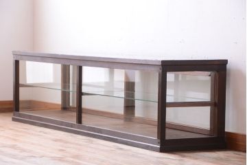 アンティーク家具　和製アンティーク　古い木製の背の低いガラスケース(ローボード)