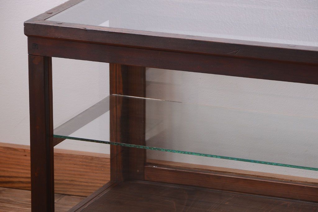 アンティーク家具　和製アンティーク　古い木製の背の低いガラスケース(ローボード)