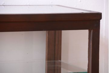 アンティーク家具　和製アンティーク　古い木製の背の低いガラスケース(ローボード)