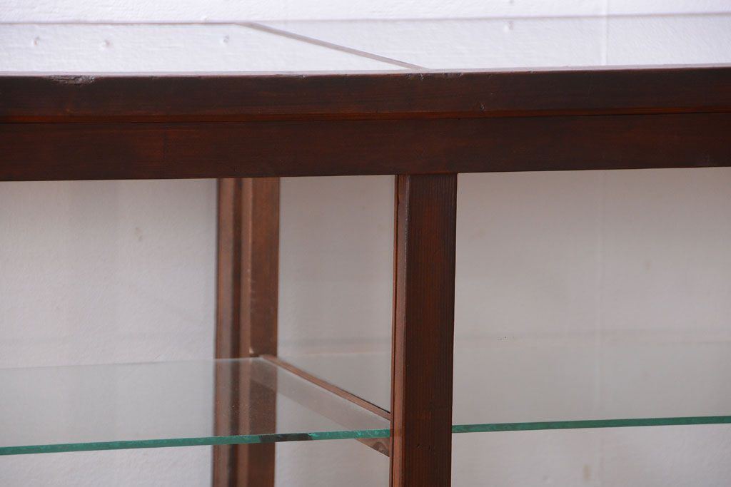 アンティーク家具　和製アンティーク　古い木製の背の低いガラスケース(ローボード)