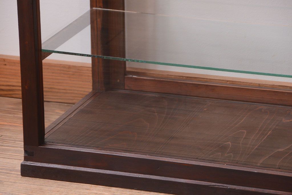 アンティーク家具　和製アンティーク　古い木製の背の低いガラスケース(ローボード)