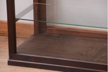 アンティーク家具　和製アンティーク　古い木製の背の低いガラスケース(ローボード)