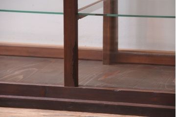 アンティーク家具　和製アンティーク　古い木製の背の低いガラスケース(ローボード)
