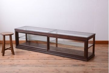 アンティーク家具　和製アンティーク　古い木製の背の低いガラスケース(ローボード)