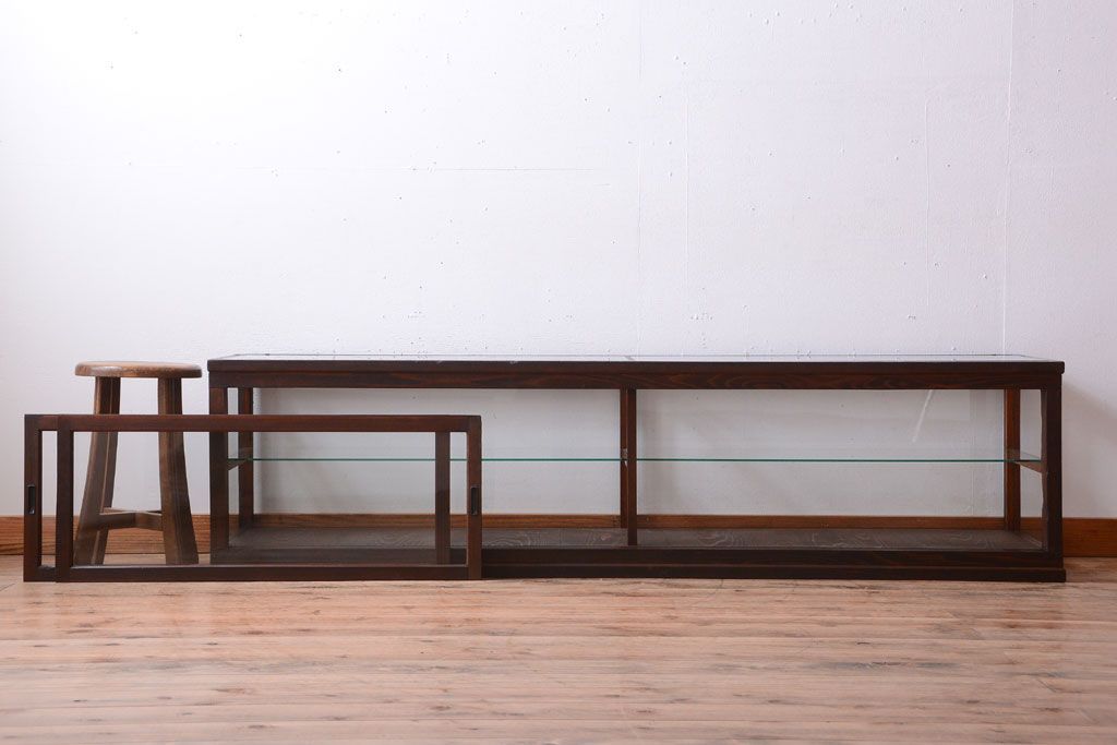 アンティーク家具　和製アンティーク　古い木製の背の低いガラスケース(ローボード)