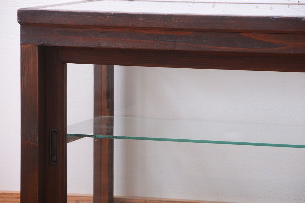 アンティーク家具　和製アンティーク　古い木製の背の低いガラスケース(ローボード)