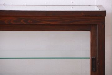 アンティーク家具　和製アンティーク　古い木製の背の低いガラスケース(ローボード)