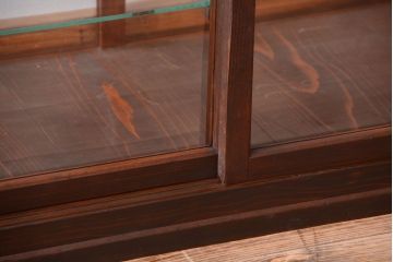 アンティーク家具　和製アンティーク　古い木製の背の低いガラスケース(ローボード)