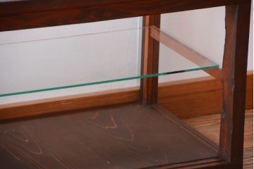 アンティーク家具　和製アンティーク　古い木製の背の低いガラスケース(ローボード)