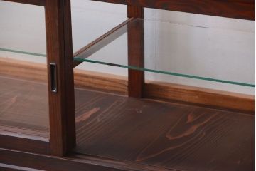 アンティーク家具　和製アンティーク　古い木製の背の低いガラスケース(ローボード)
