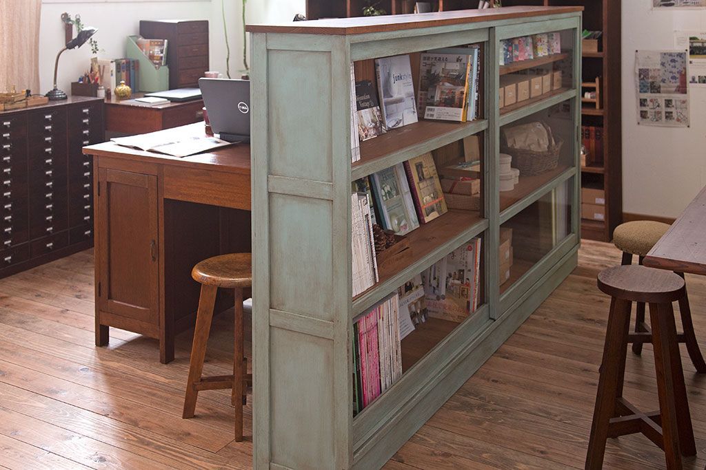 レトロ家具　アンティークペイント　特大サイズ!レトロな横長収納棚(2)