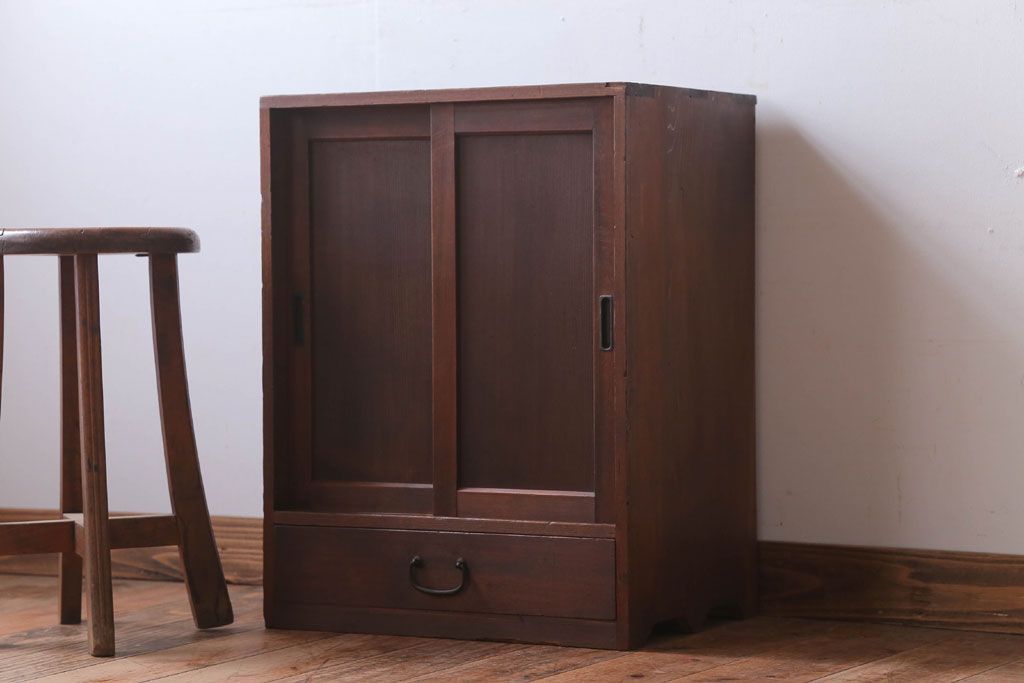 アンティーク家具　和製アンティーク　古い木製の小さな収納棚