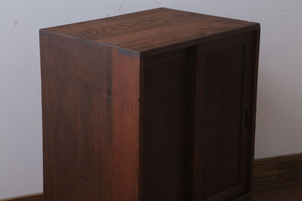 アンティーク家具　和製アンティーク　古い木製の小さな収納棚