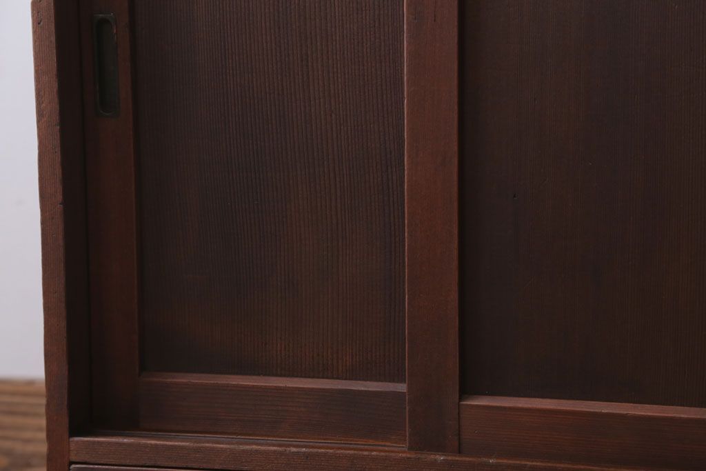 アンティーク家具　和製アンティーク　古い木製の小さな収納棚