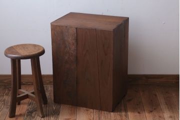 アンティーク家具　和製アンティーク　古い木製の小さな収納棚