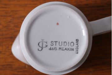イギリスビンテージ　J&G　MEAKIN(ミーキン)　Inca(インカ)シリーズ　ミルク・シュガー・カップ&ソーサー5客セット(洋食器)