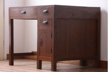 レトロ家具　和製アンティーク　古い木製のレトロな片袖机(勉強机・デスク)