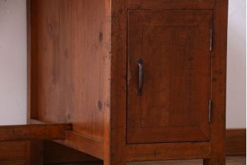 レトロ家具　和製アンティーク　古い木製のレトロな片袖机(勉強机・デスク)