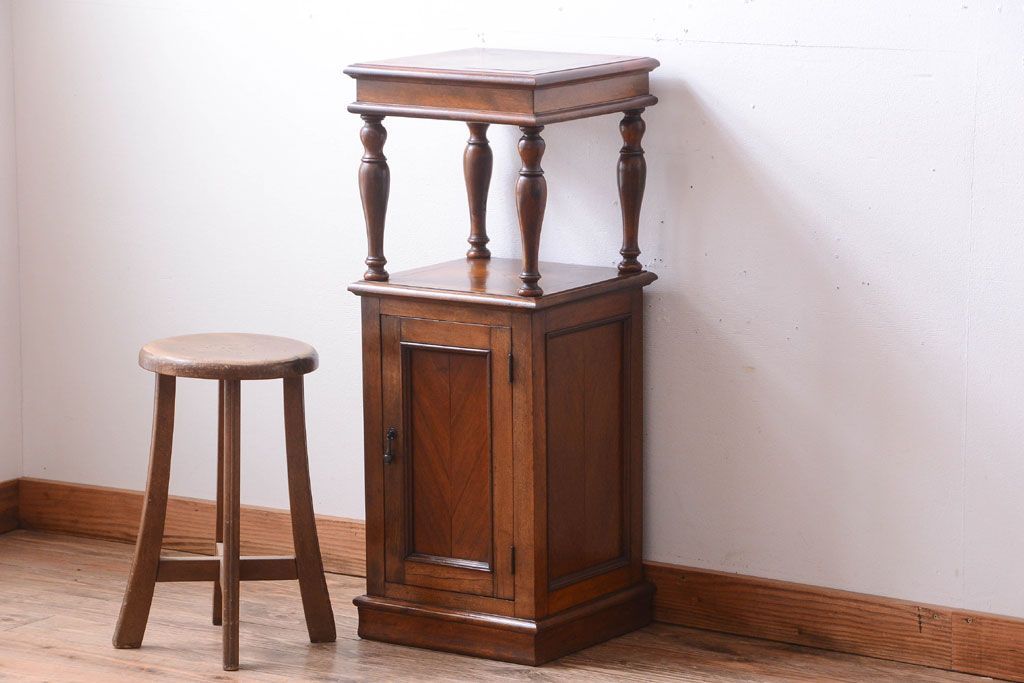 アンティーク家具　和製アンティーク　古い木製の上品なサイドテーブル(電話台)