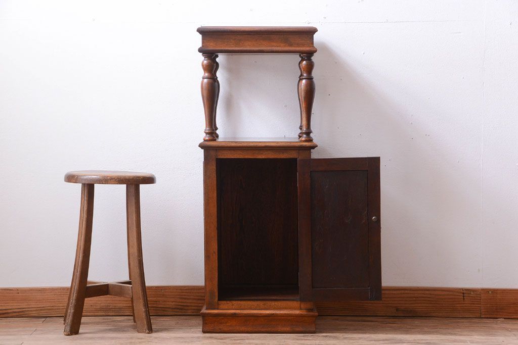 アンティーク家具　和製アンティーク　古い木製の上品なサイドテーブル(電話台)