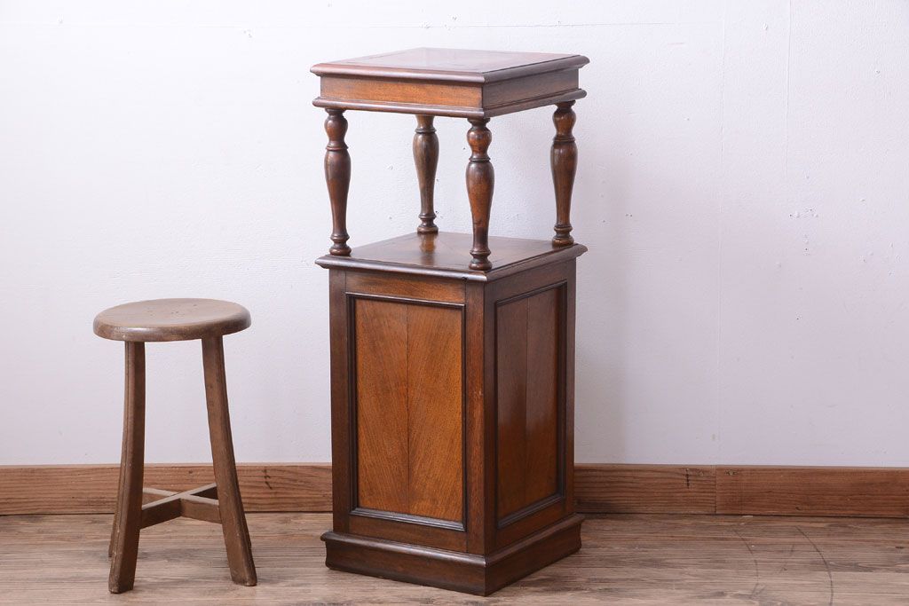 アンティーク家具　和製アンティーク　古い木製の上品なサイドテーブル(電話台)