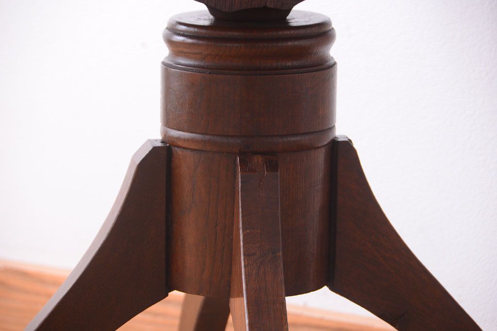 アンティーク家具　和製アンティーク　古いナラ材のシックな回転椅子