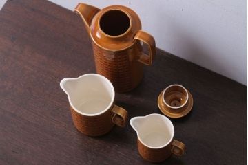 イギリスビンテージ　HORNSEA(ホーンジー)　SAFFRON(サフラン)シリーズ　コーヒーポット&大小ジャグ3点セット(洋食器)