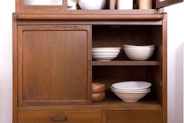 アンティーク家具　和製アンティーク　ダイヤガラス入り!作業台付き上品な古いカップボード(食器棚)