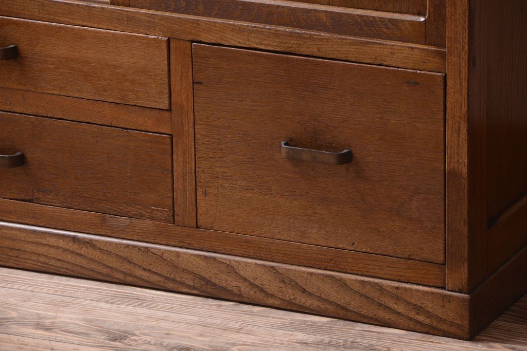 アンティーク家具　和製アンティーク　ダイヤガラス入り!作業台付き上品な古いカップボード(食器棚)