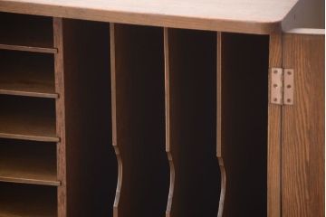 レトロ家具　昭和レトロ　シンプルな古い木の収納戸棚(書類棚・レコードケース)