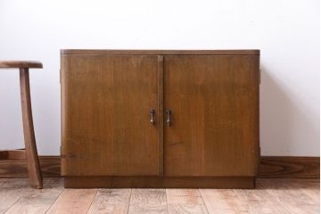 レトロ家具　昭和レトロ　シンプルな古い木の収納戸棚(書類棚・レコードケース)