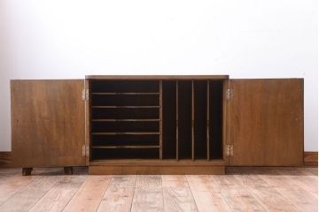 レトロ家具　昭和レトロ　シンプルな古い木の収納戸棚(書類棚・レコードケース)