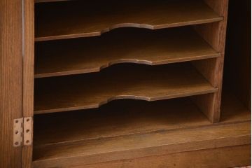 レトロ家具　昭和レトロ　シンプルな古い木の収納戸棚(書類棚・レコードケース)