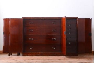 中古　工芸品　漆塗りと手打ち金具が美しいモダンな仙台箪笥