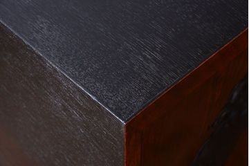 中古　工芸品　漆塗りと手打ち金具が美しいモダンな仙台箪笥