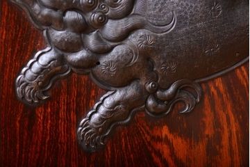 中古　工芸品　漆塗りと手打ち金具が美しいモダンな仙台箪笥