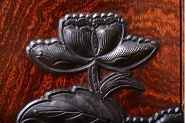 中古　工芸品　漆塗りと手打ち金具が美しいモダンな仙台箪笥