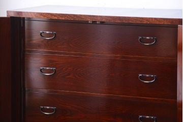 中古　工芸品　漆塗りと手打ち金具が美しいモダンな仙台箪笥