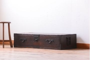 アンティーク家具　古民具・骨董　古い木製のアンティーク衣装箪笥(引き出しローボード)