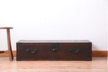 アンティーク家具　古民具・骨董　古い木製のアンティーク衣装箪笥(引き出しローボード)