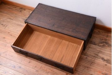 アンティーク家具　古民具・骨董　古い木製のアンティーク衣装箪笥(引き出しローボード)