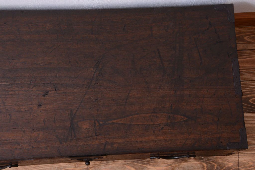 アンティーク家具　古民具・骨董　古い木製のアンティーク衣装箪笥(引き出しローボード)