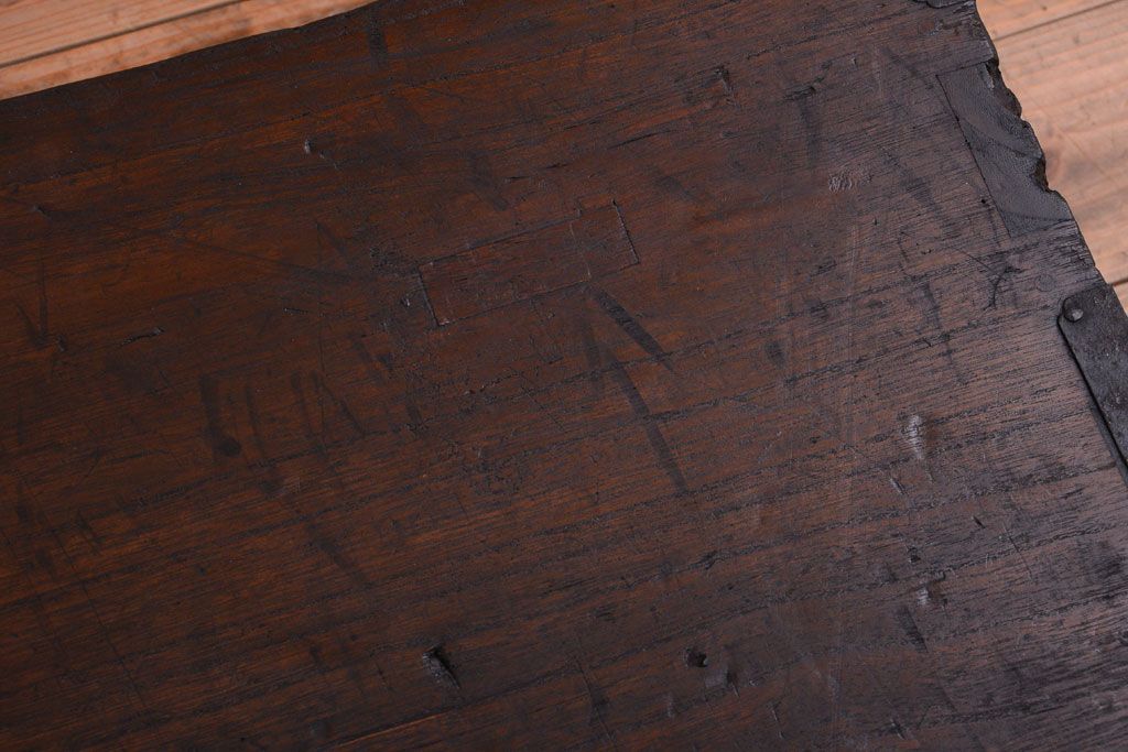 アンティーク家具　古民具・骨董　古い木製のアンティーク衣装箪笥(引き出しローボード)