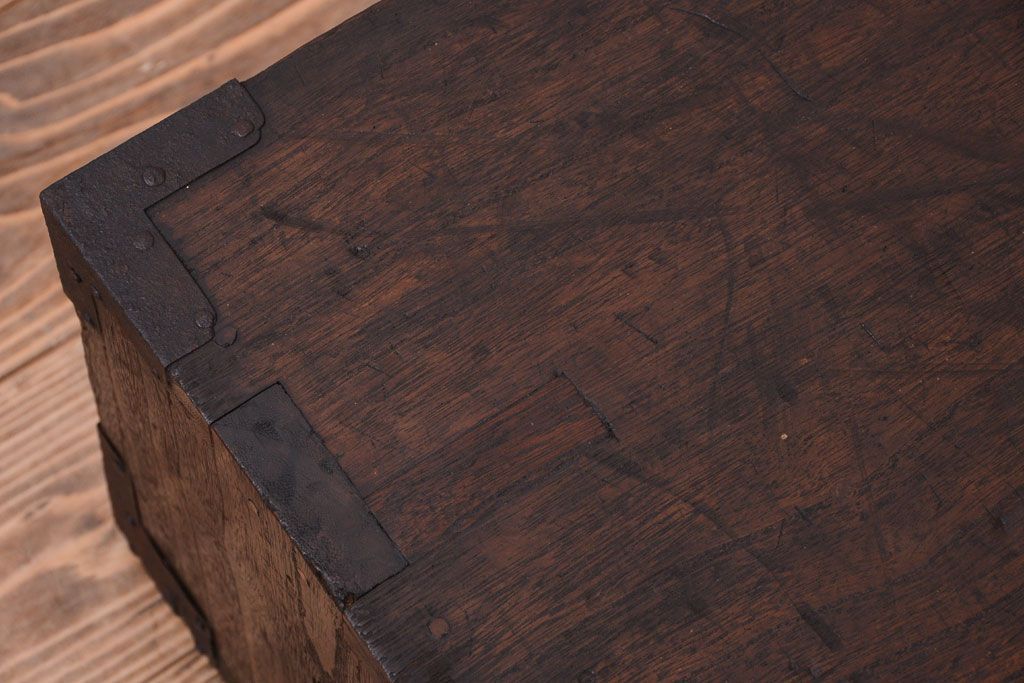 アンティーク家具　古民具・骨董　古い木製のアンティーク衣装箪笥(引き出しローボード)