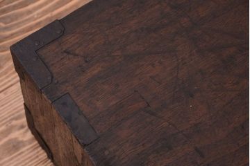 アンティーク家具　古民具・骨董　古い木製のアンティーク衣装箪笥(引き出しローボード)