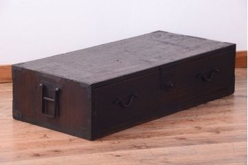 アンティーク家具　古民具・骨董　古い木製のアンティーク衣装箪笥(引き出しローボード)