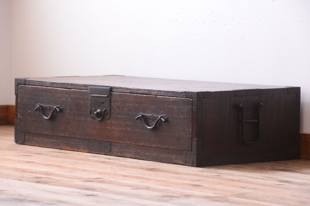 アンティーク家具　古民具・骨董　古い木製のアンティーク衣装箪笥(引き出しローボード)