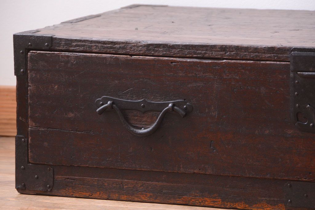 アンティーク家具　古民具・骨董　古い木製のアンティーク衣装箪笥(引き出しローボード)