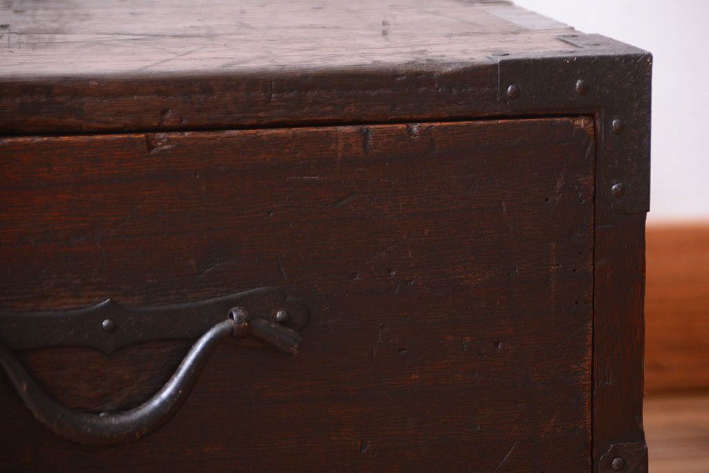 アンティーク家具　古民具・骨董　古い木製のアンティーク衣装箪笥(引き出しローボード)