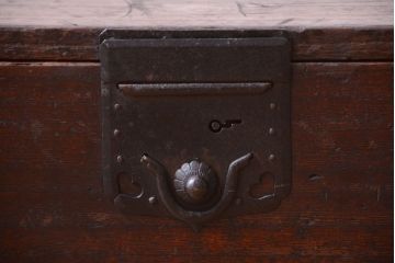 アンティーク家具　古民具・骨董　古い木製のアンティーク衣装箪笥(引き出しローボード)